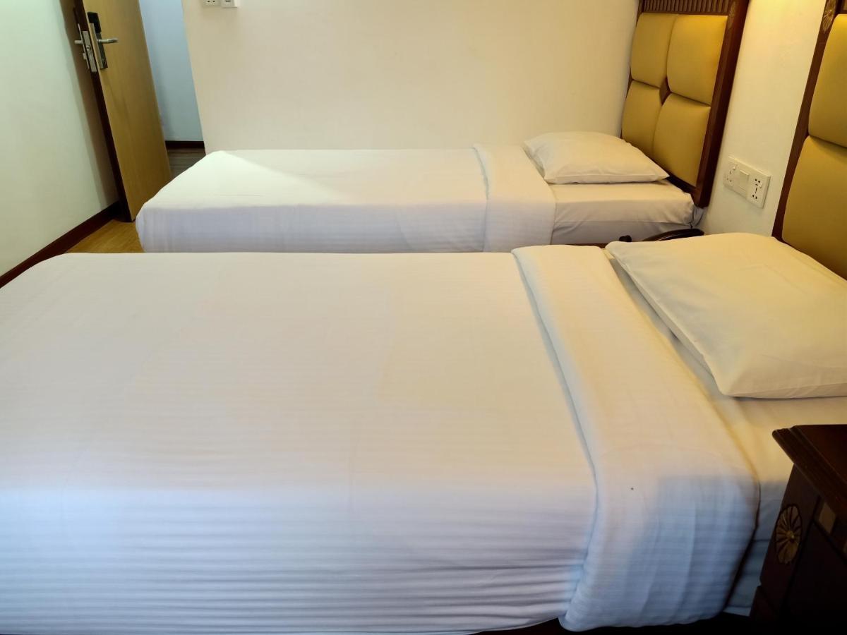 Super Oyo 90464 Borneo Suites Hotel Kota Kinabalu Exterior photo