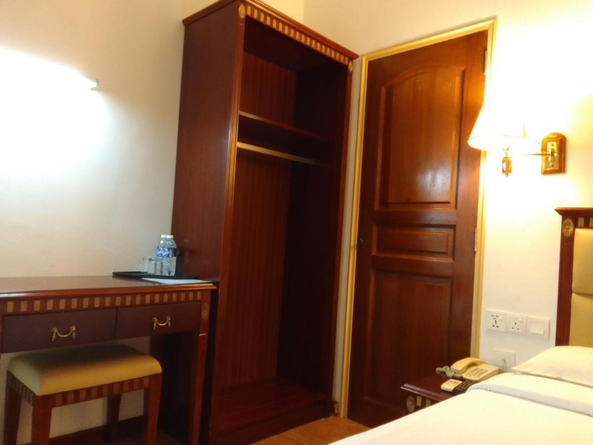 Super Oyo 90464 Borneo Suites Hotel Kota Kinabalu Exterior photo