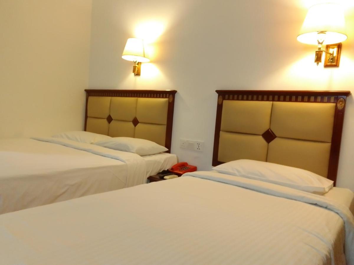 Super Oyo 90464 Borneo Suites Hotel Kota Kinabalu Exterior photo